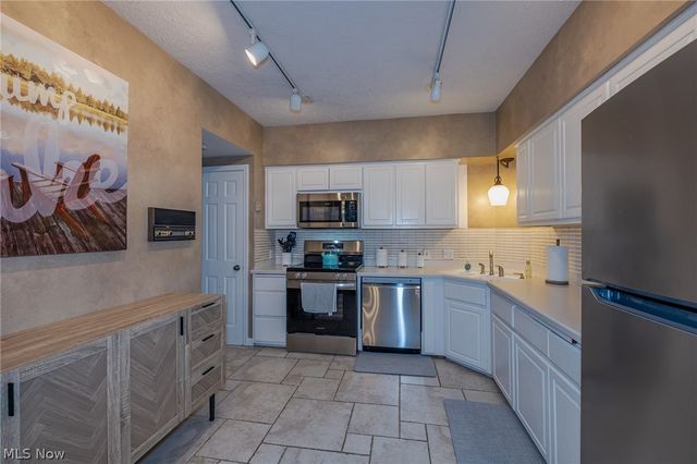 1139 Harwich Court, Rocky River, OH 44116