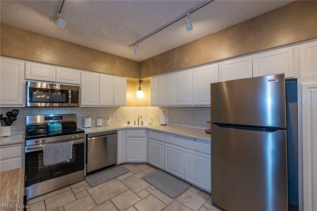 1139 Harwich Court, Rocky River, OH 44116