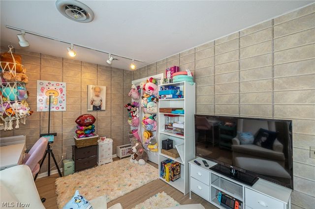 1139 Harwich Court, Rocky River, OH 44116