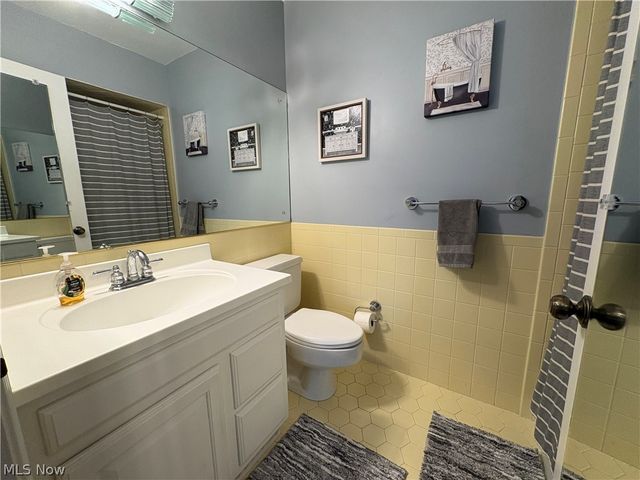 1139 Harwich Court, Rocky River, OH 44116