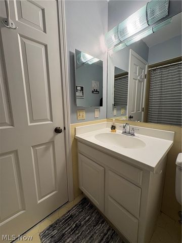 1139 Harwich Court, Rocky River, OH 44116