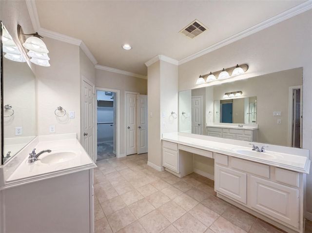 2942 Royal Oaks Crest, Houston, TX 77082
