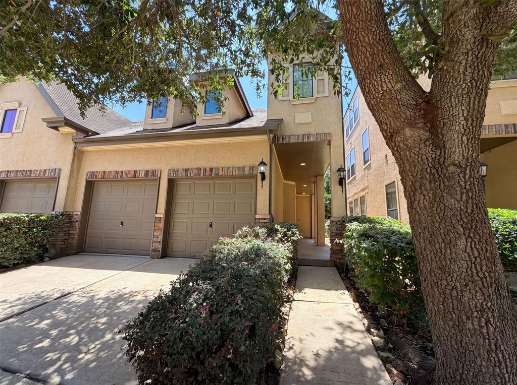 2942 Royal Oaks Crest, Houston, TX 77082