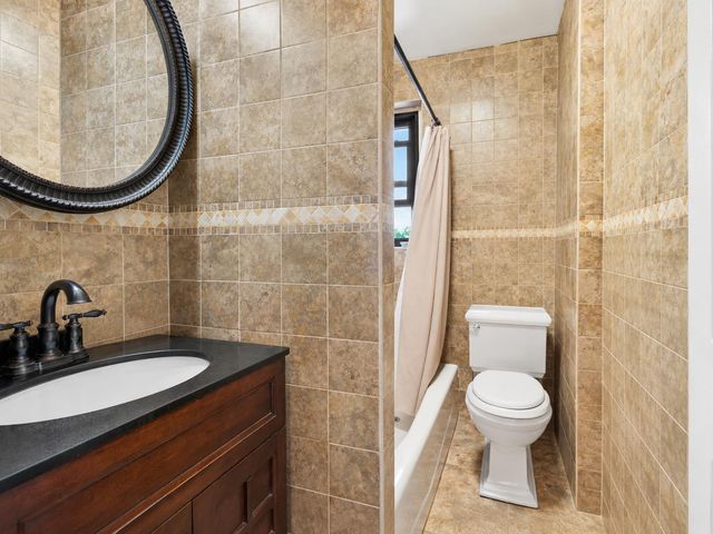 7666 Austin St Apt 4K, New York City, NY 11375