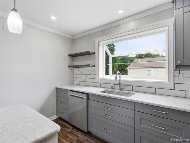 4615 Homesite Drive, Lake Orion, MI 48359
