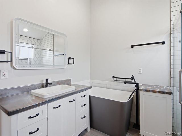 4615 Homesite Drive, Lake Orion, MI 48359