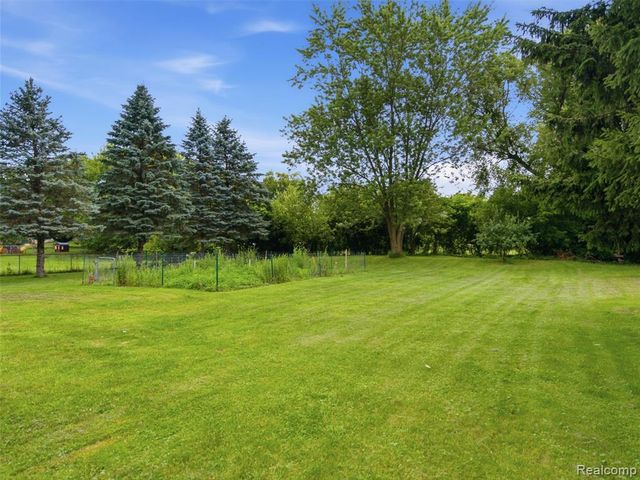4615 Homesite Drive, Lake Orion, MI 48359