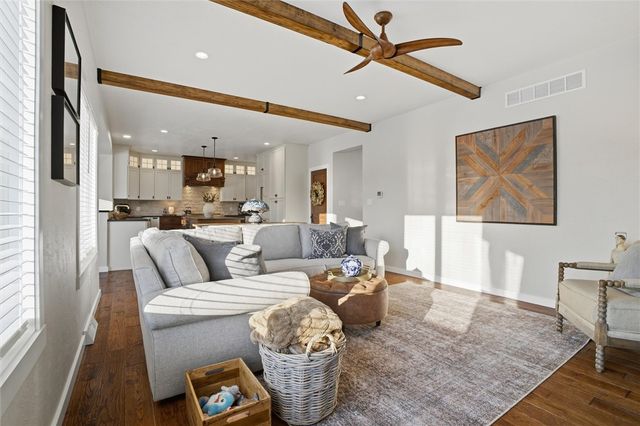 339 Lynn Rd, Rostraver, PA 15012