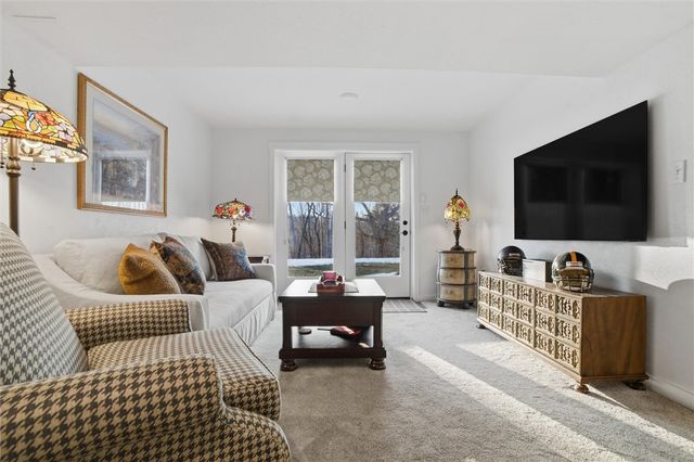 339 Lynn Rd, Rostraver, PA 15012