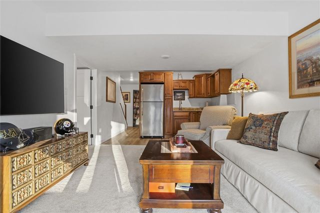 339 Lynn Rd, Rostraver, PA 15012