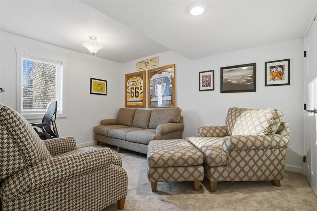 339 Lynn Rd, Rostraver, PA 15012