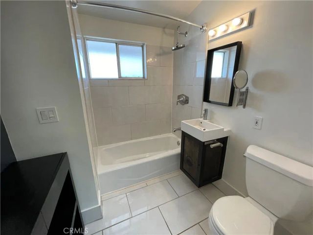 4040 Grand View Boulevard 19, Los Angeles, CA 90066