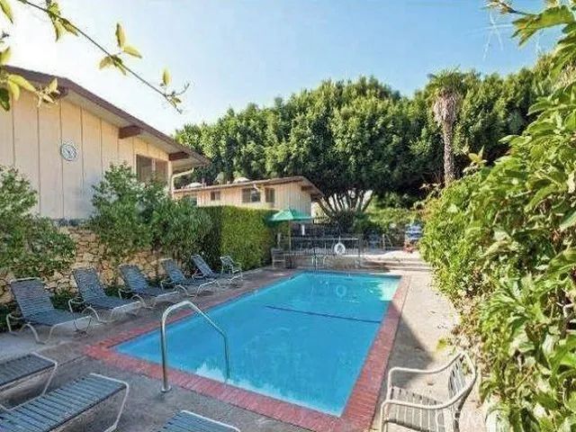 4040 Grand View Boulevard 19, Los Angeles, CA 90066
