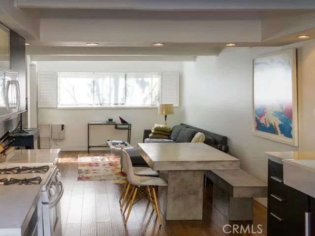 4040 Grand View Boulevard 19, Los Angeles, CA 90066