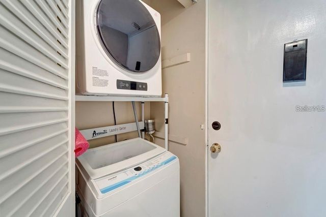 2763 WOODGATE LANE 211, Sarasota, FL 34231