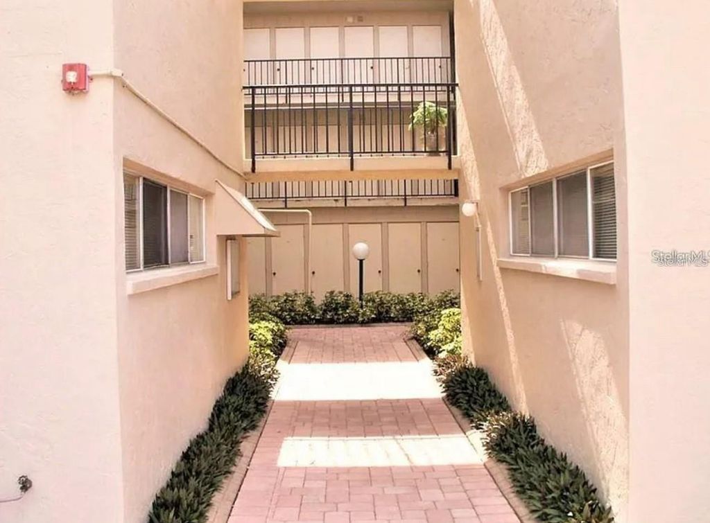 2763 WOODGATE LANE 211, Sarasota, FL 34231