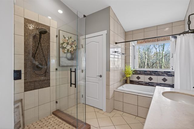 2307 Tecumseh Drive, Brooklyn, MI 49230