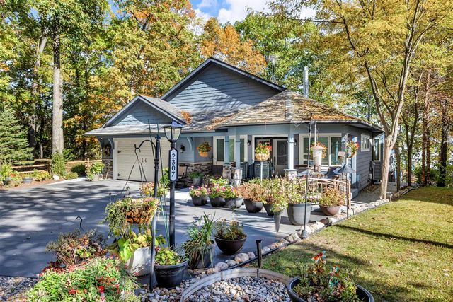 2307 Tecumseh Drive, Brooklyn, MI 49230