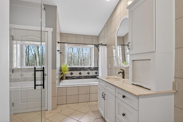 2307 Tecumseh Drive, Brooklyn, MI 49230