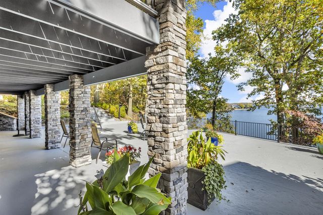 2307 Tecumseh Drive, Brooklyn, MI 49230