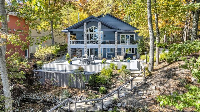 2307 Tecumseh Drive, Brooklyn, MI 49230