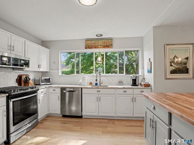 85 Viscount Drive 15B, Milford, CT 06460