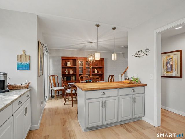 85 Viscount Drive 15B, Milford, CT 06460