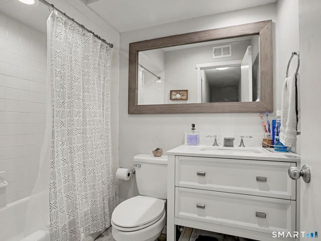 85 Viscount Drive 15B, Milford, CT 06460