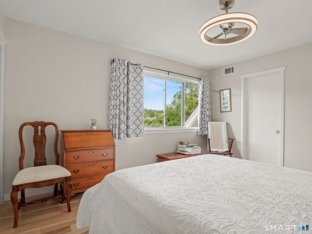 85 Viscount Drive 15B, Milford, CT 06460