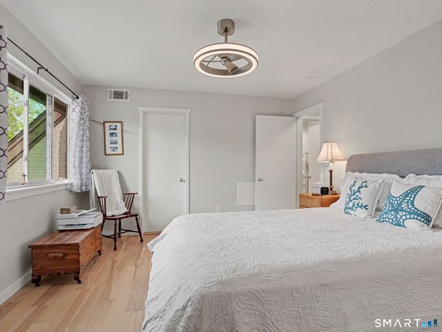 85 Viscount Drive 15B, Milford, CT 06460