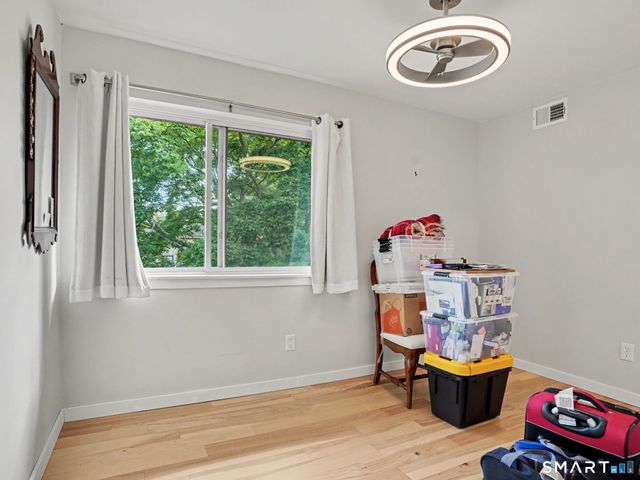 85 Viscount Drive 15B, Milford, CT 06460