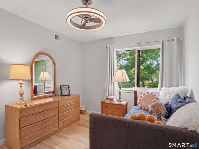 85 Viscount Drive 15B, Milford, CT 06460