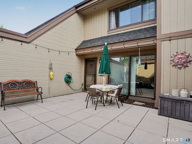85 Viscount Drive 15B, Milford, CT 06460
