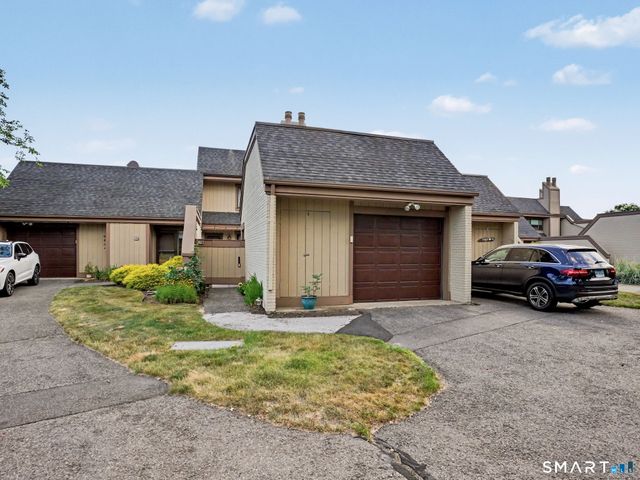 85 Viscount Drive 15B, Milford, CT 06460