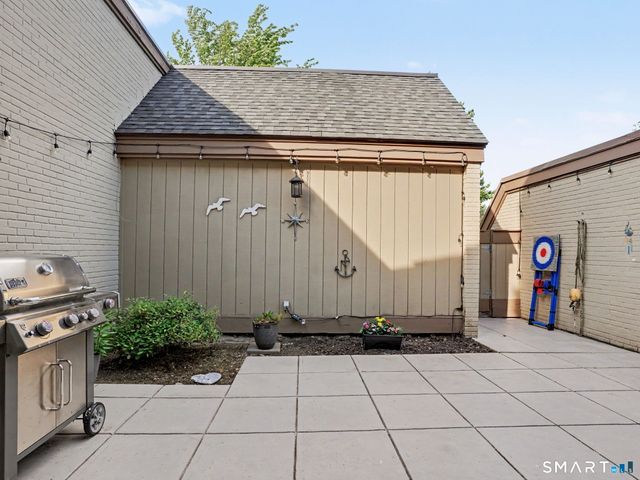 85 Viscount Drive 15B, Milford, CT 06460