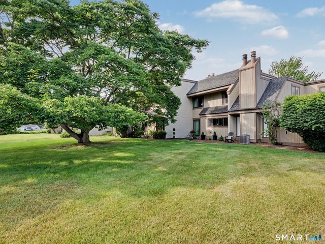 85 Viscount Drive 15B, Milford, CT 06460