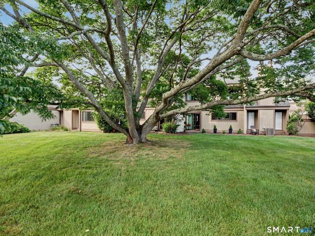 85 Viscount Drive 15B, Milford, CT 06460