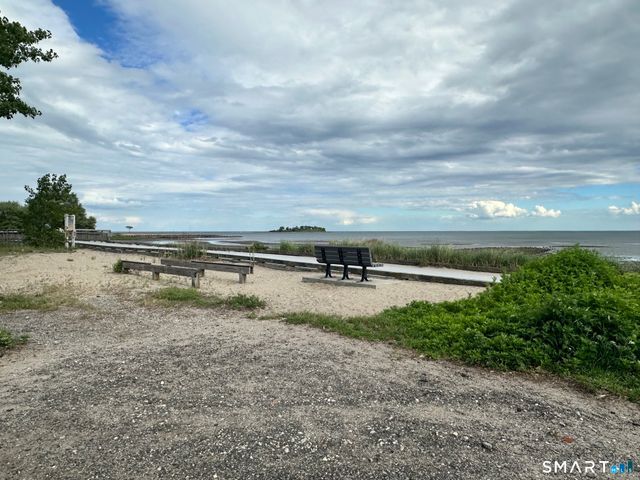 85 Viscount Drive 15B, Milford, CT 06460