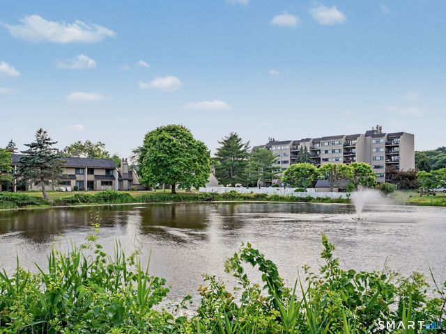 85 Viscount Drive 15B, Milford, CT 06460