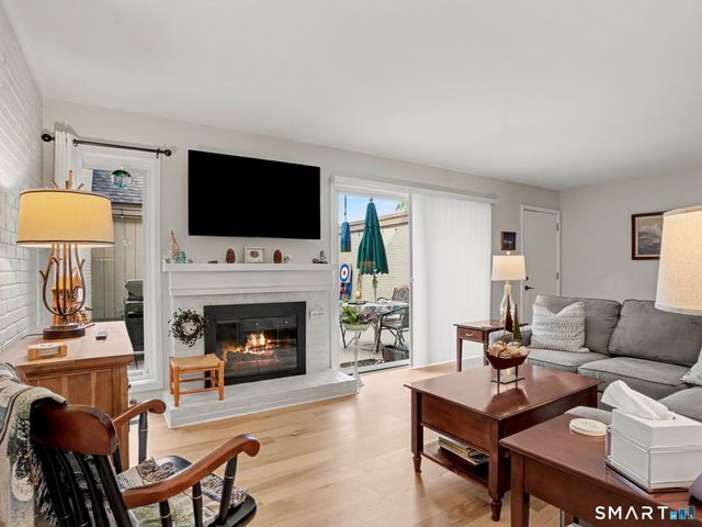 85 Viscount Drive 15B, Milford, CT 06460