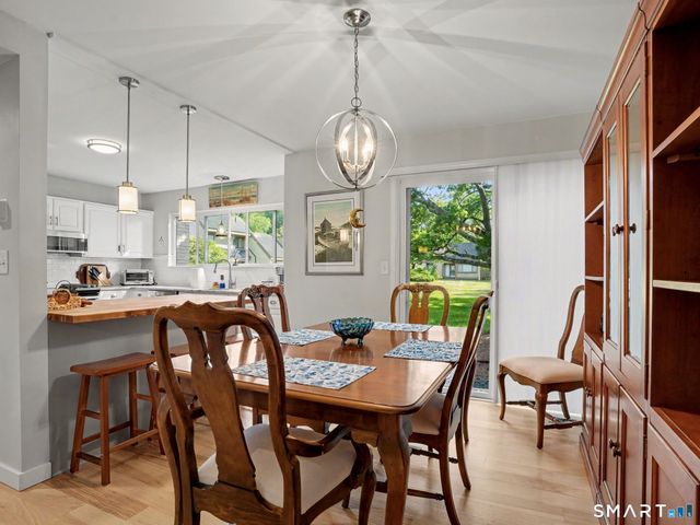 85 Viscount Drive 15B, Milford, CT 06460
