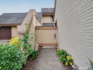 85 Viscount Drive 15B, Milford, CT 06460