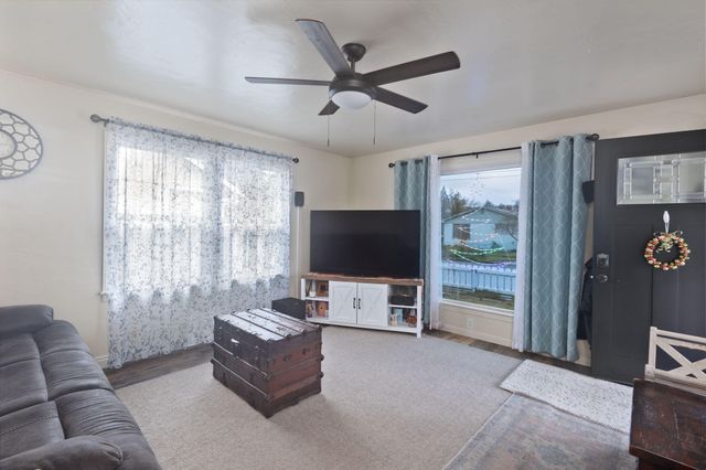 418 SE L Street, Grants Pass, OR 97526