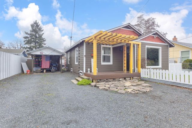 418 SE L Street, Grants Pass, OR 97526