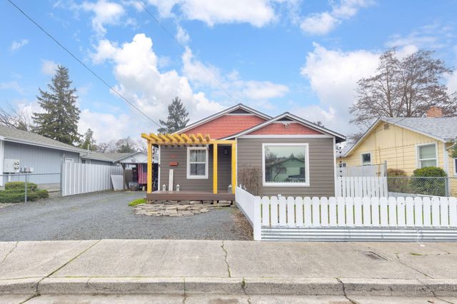 418 SE L Street, Grants Pass, OR 97526