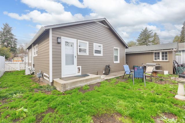 418 SE L Street, Grants Pass, OR 97526