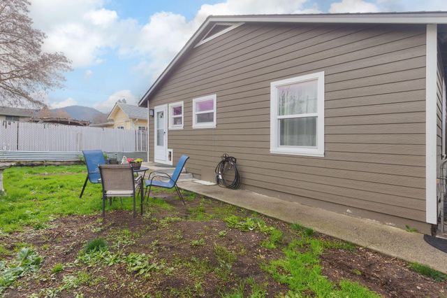 418 SE L Street, Grants Pass, OR 97526