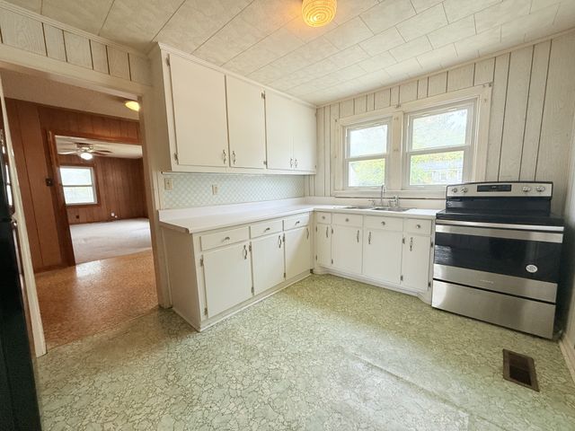 732 Meadowlane Dr, Lebanon, TN 37087