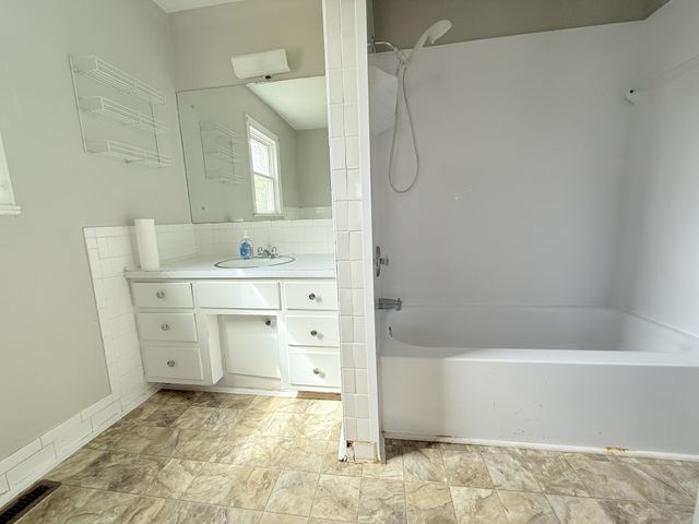 732 Meadowlane Dr, Lebanon, TN 37087