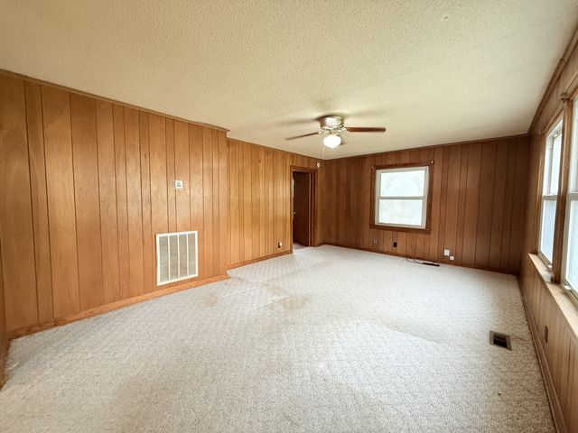 732 Meadowlane Dr, Lebanon, TN 37087